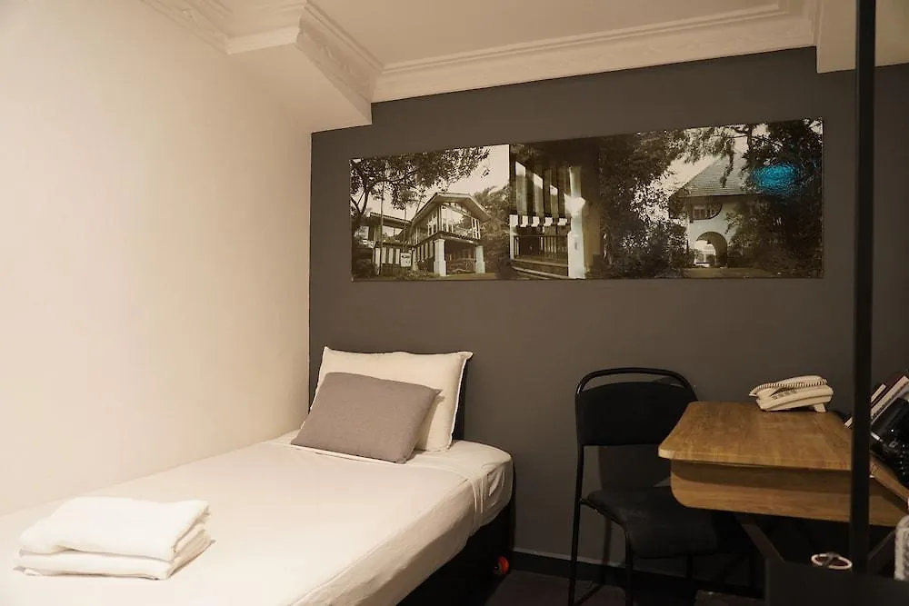 Check-Inn At Little India Hotel