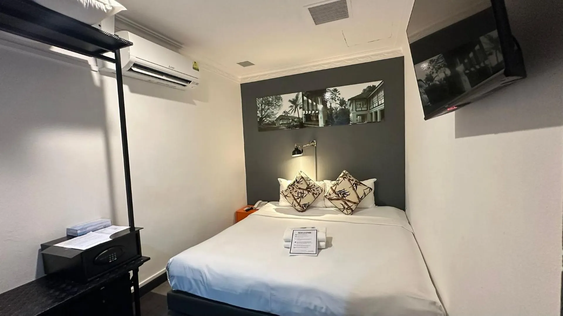 Check-Inn At Little India Hotel